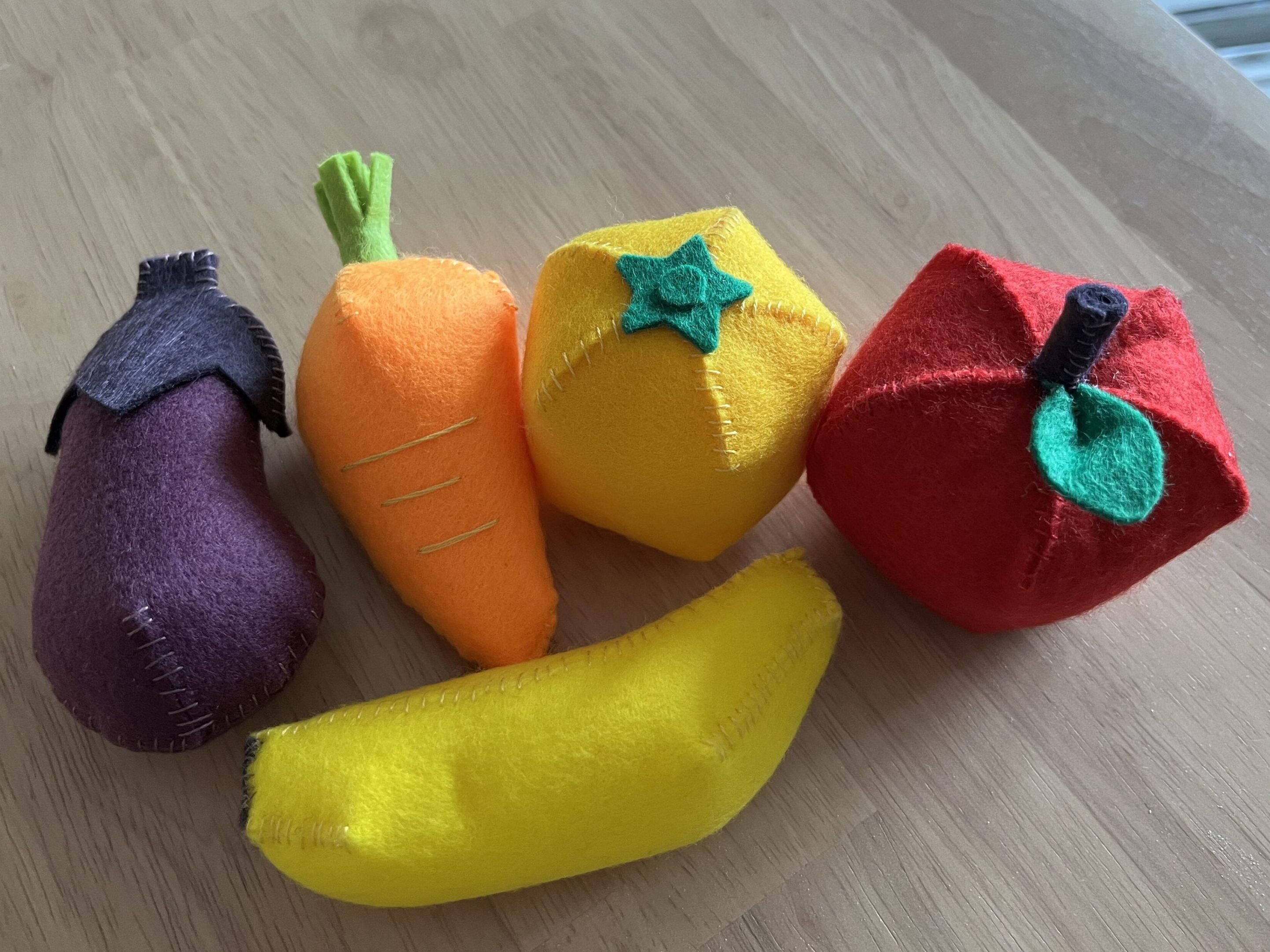  手作りのフェルト野菜おもちゃ